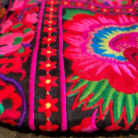 NWOT Thailand Matching Crossbody & Wallet Set - Picture 14 of 16